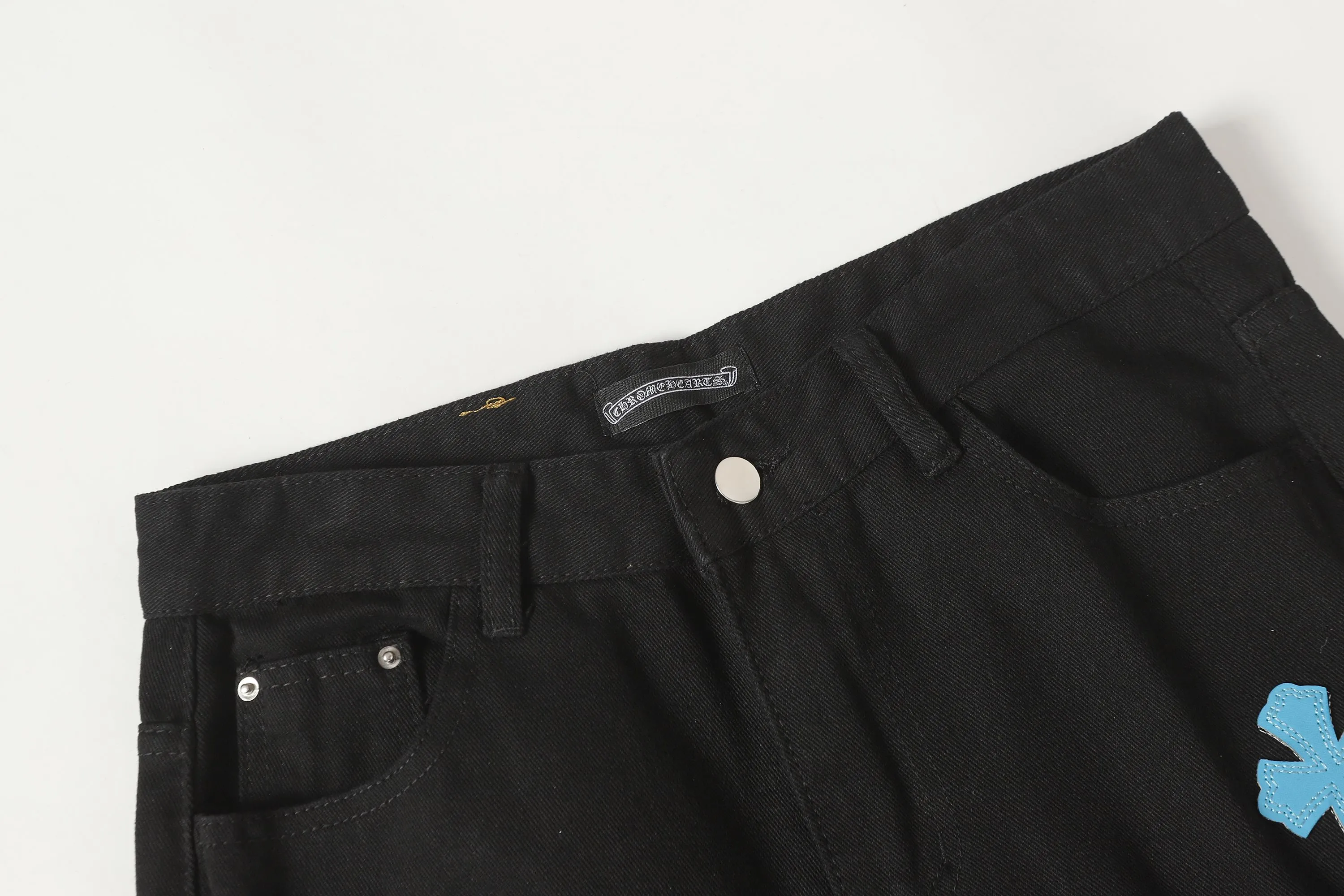 P256 Actual photo [High quality] Code: LH008 Color: Picture color Size: S to XXXL -Chrome Hearts/Chrome Hearts Classic colored leather cross washed color cloth unisex denim trousers -Vibe style straight stacked god-level version -Carbon fine bias denim color cloth -A complete set of vintage vintage hardware - Chrome Hearts high version uses high ounce custom fabrics, enzyme washing and soft color fixation, soft and thick to wear The details are all produced by pure hand polishing and craftsmanship. All-over jacquard fabrics have unique design styles. Multiple processes create a full retro feel. Niche unique non-colliding shirts. Customized old spray-painted buttons. Every detail is crafted with craftsmanship. Size Pants length Waist Hips Unit cm S 98 68 100 M 99 72 104 L 100 76 108 XL 101 80 112 XXL 102 84 116 XXXL 103 88 120